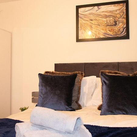 Livestay-Modern Apartment Minutes Away From Heathrow Slough Exterior photo