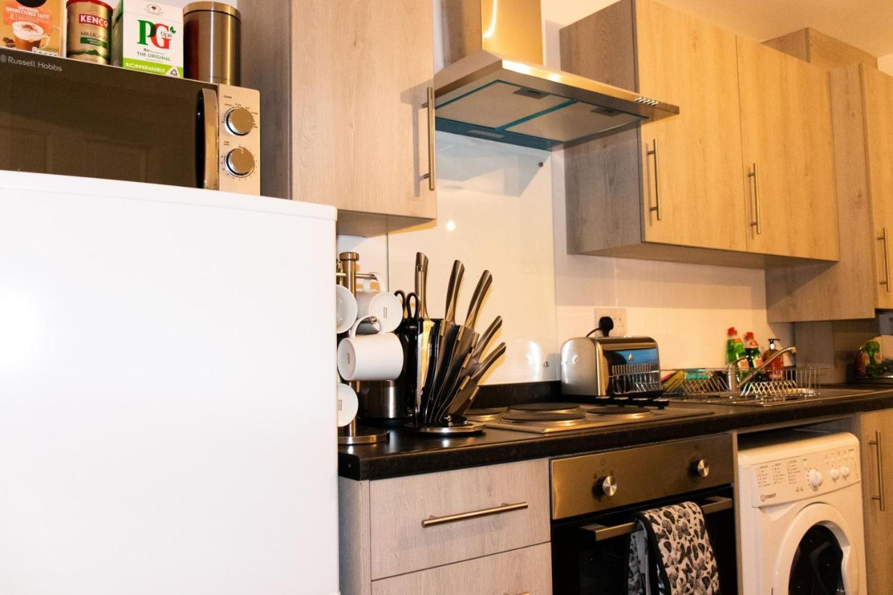Livestay-Modern Apartment Minutes Away From Heathrow Slough Exterior photo